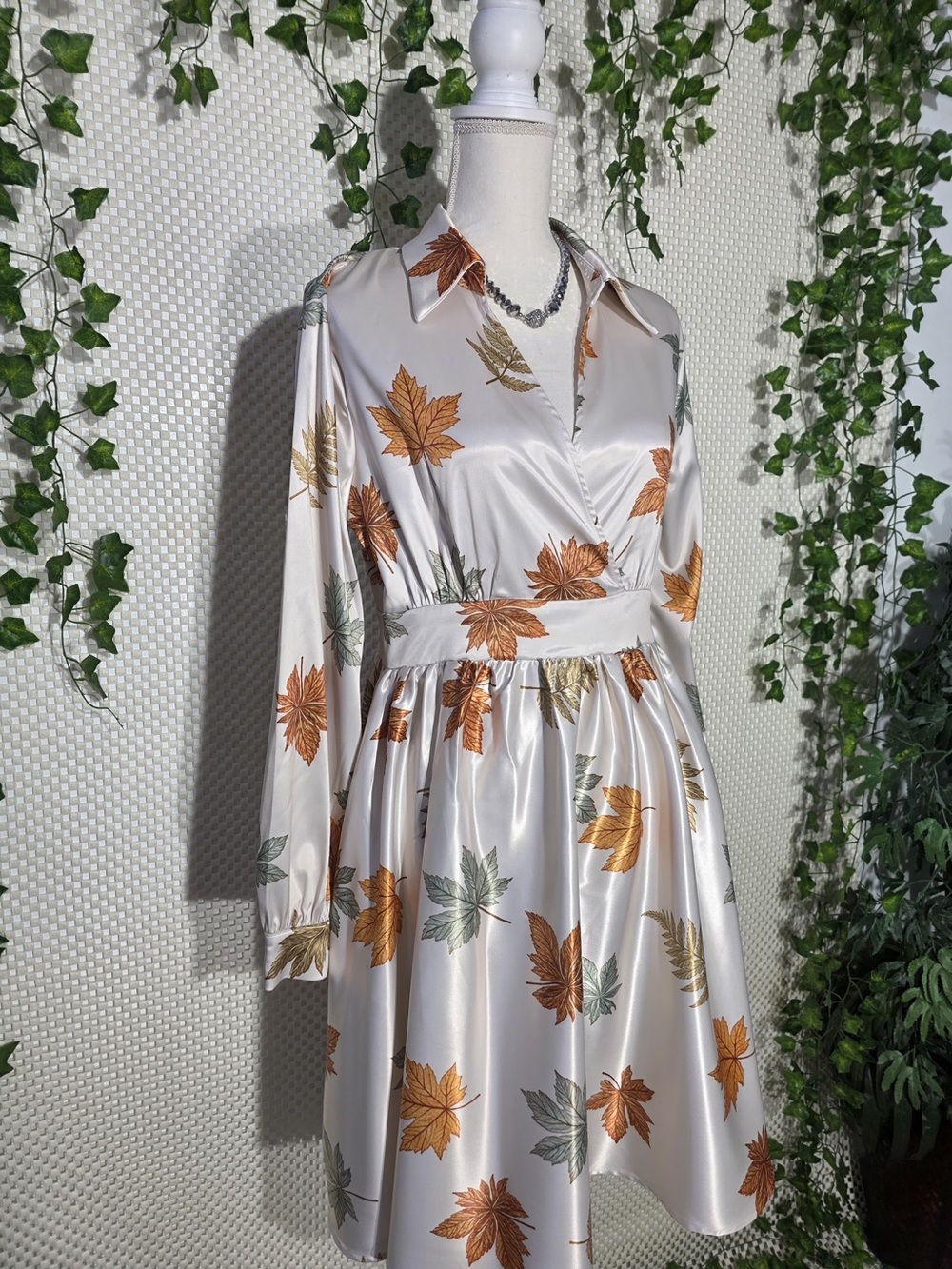 Women’s Satin Leaf Print Collared Long Sleeve Belted A-Line Short Dress S